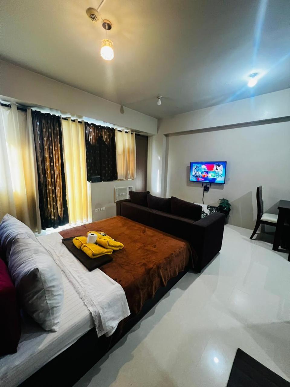 Apartment One Palm Tree - 10a With Balcony - Across Terminal 3 Airport Manila