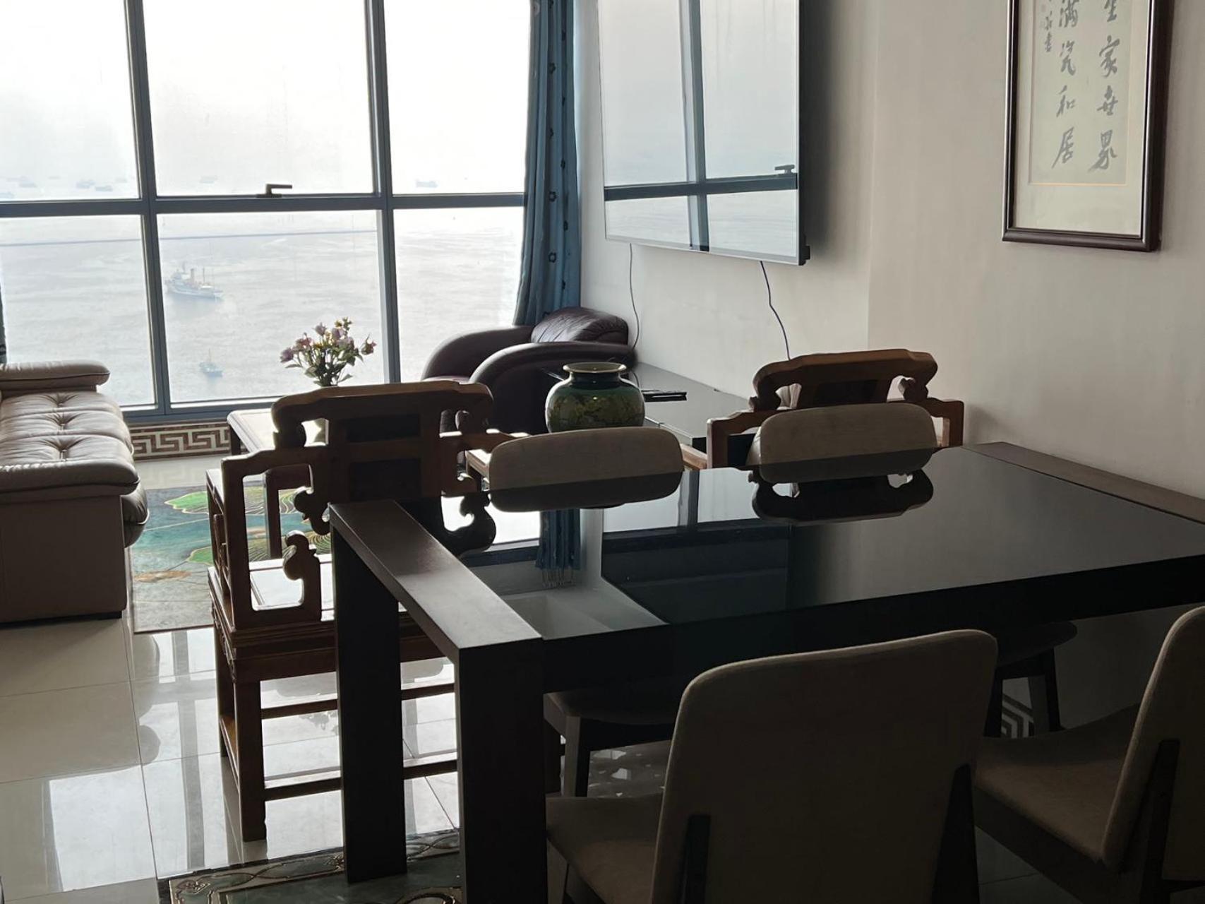 Beachfront U.s. Embassy Family Retreat. Apartment *