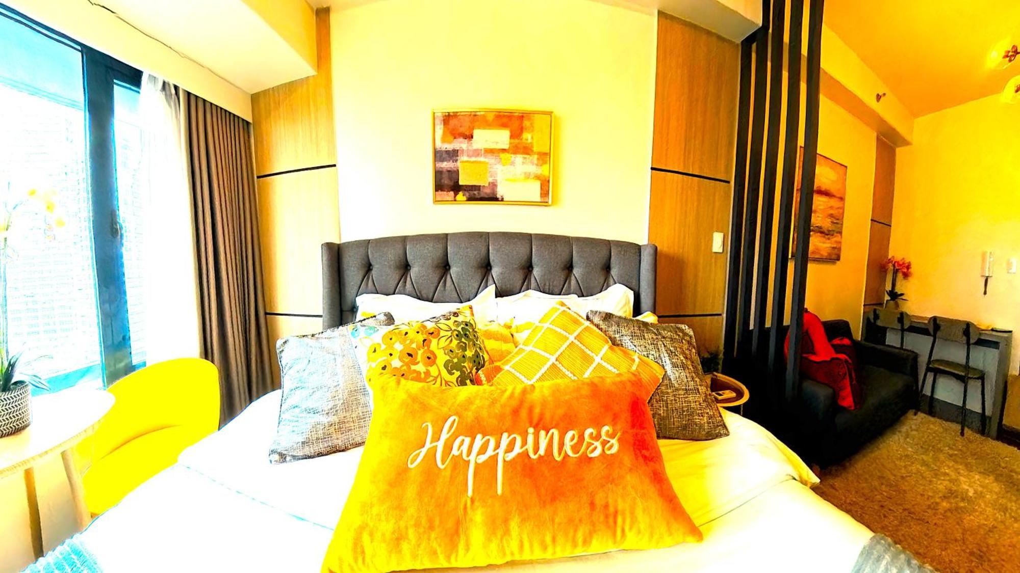 Center Makati Near Ayala Avenue, Smart Tv, Wifi Manila