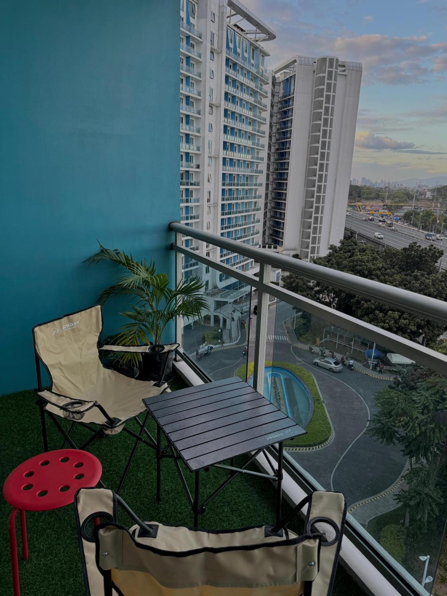 Urban Escape Pad - Azure Urban Residences Bed & Breakfast *