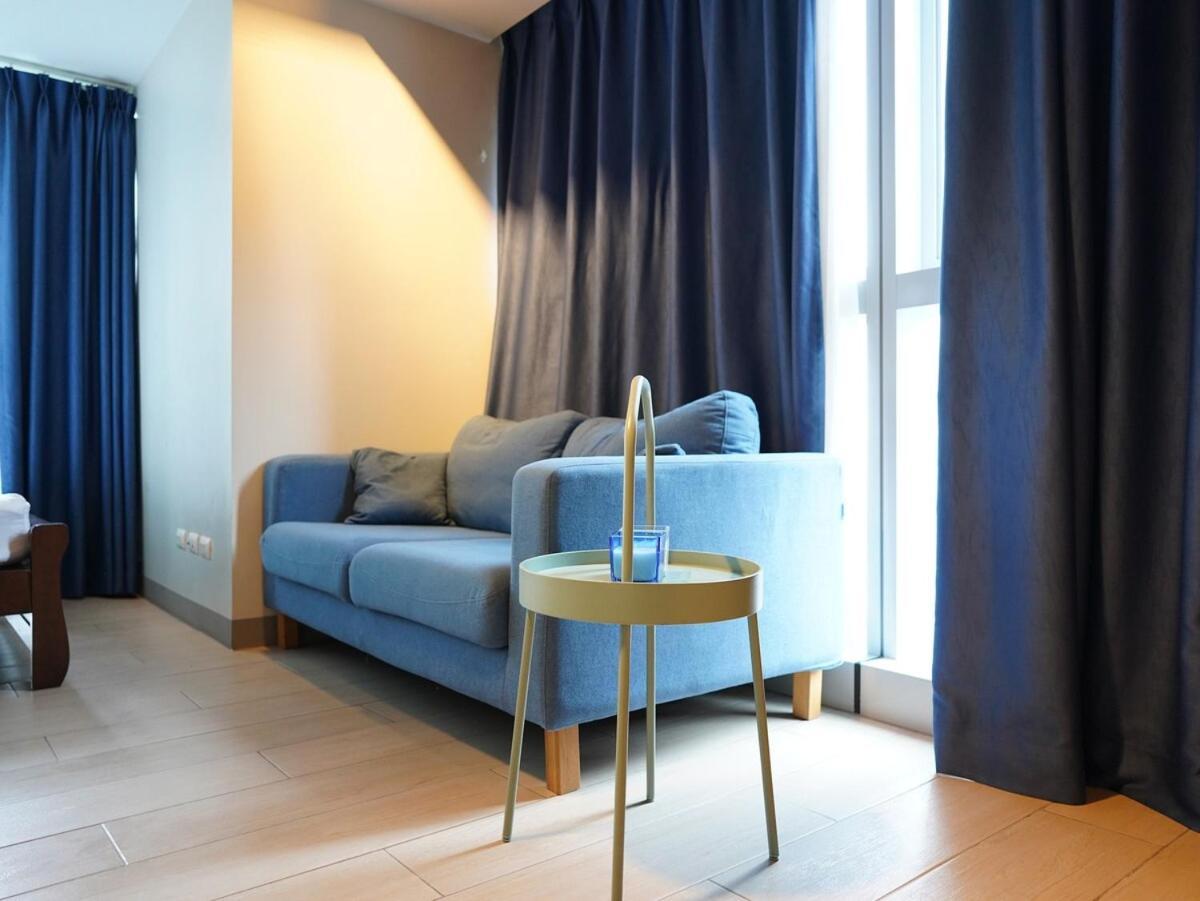 Luxury 2-bedroom At Bgc Uptown Apartment