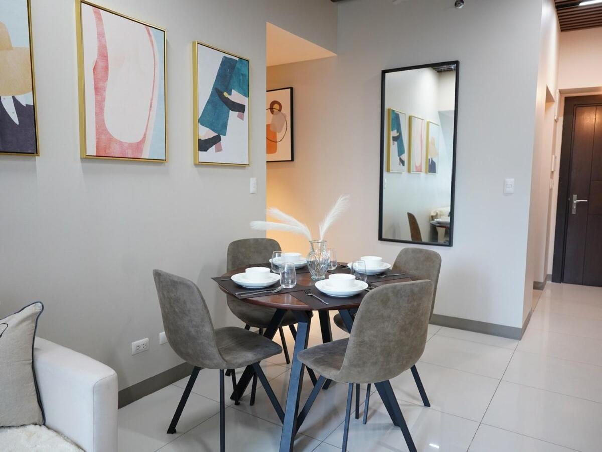 Luxury 2-bedroom At Bgc Uptown Manila