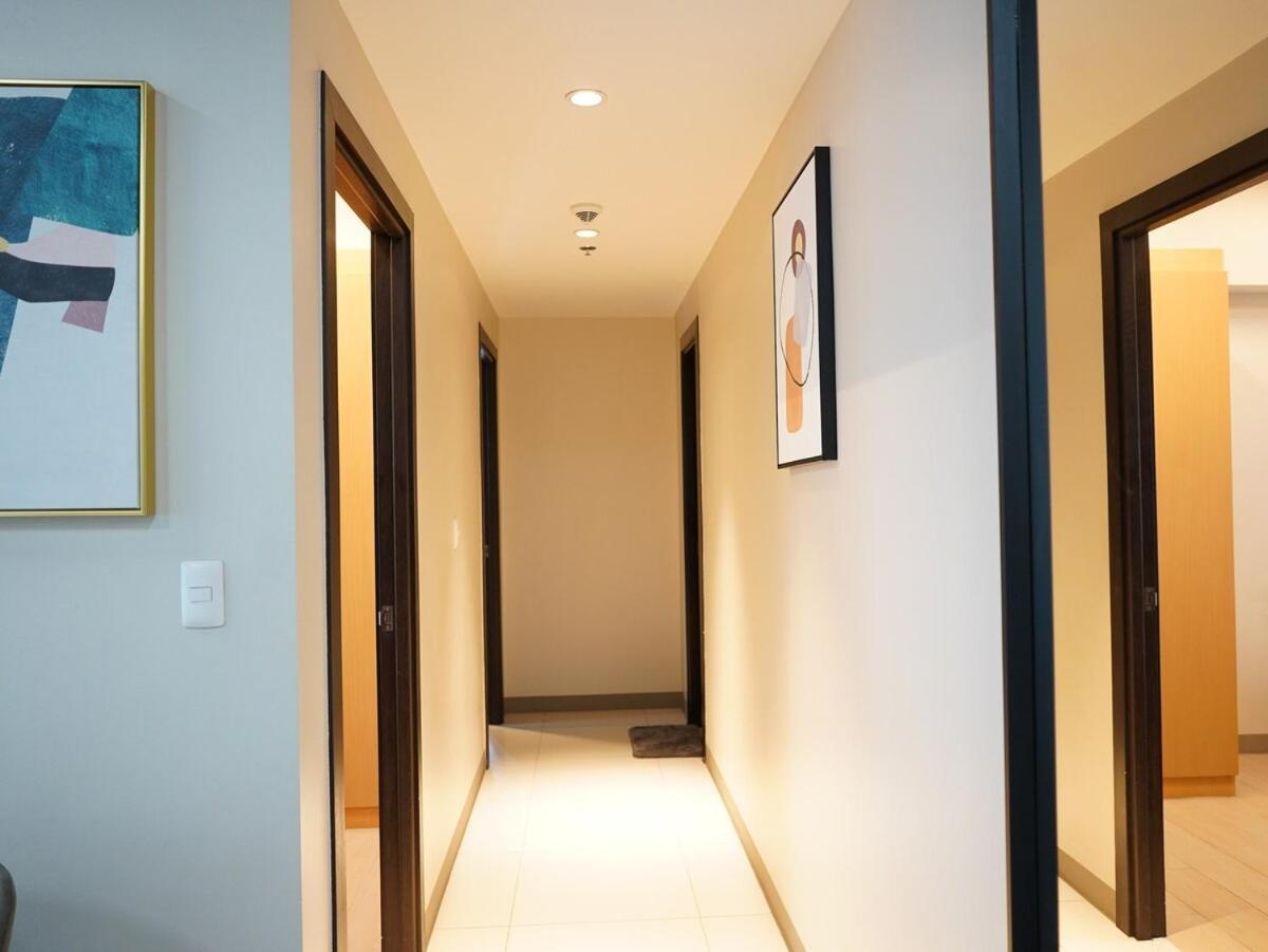 Luxury 2-bedroom At Bgc Uptown Manila