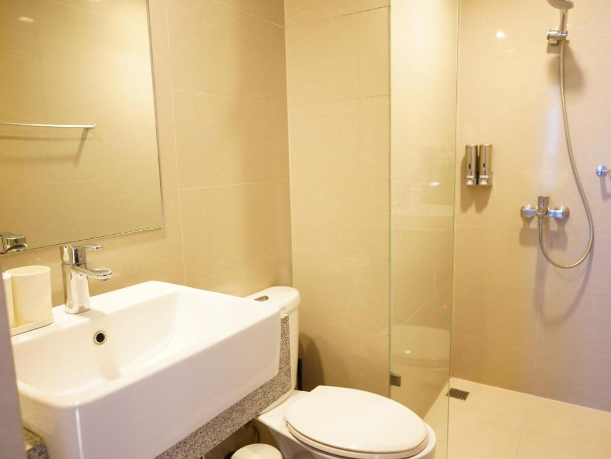 Luxury 2-bedroom At Bgc Uptown Apartment