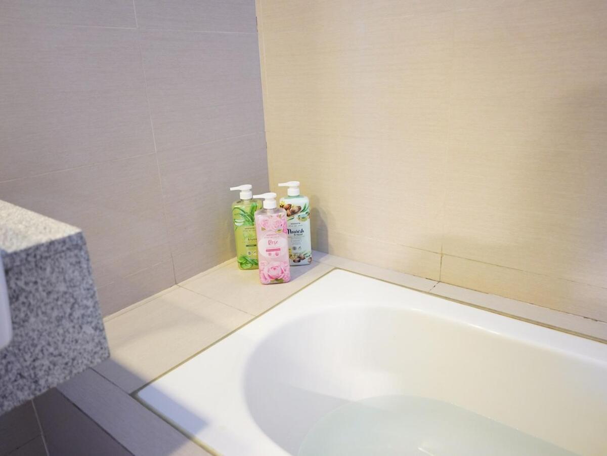 Luxury 2-bedroom At Bgc Uptown Manila