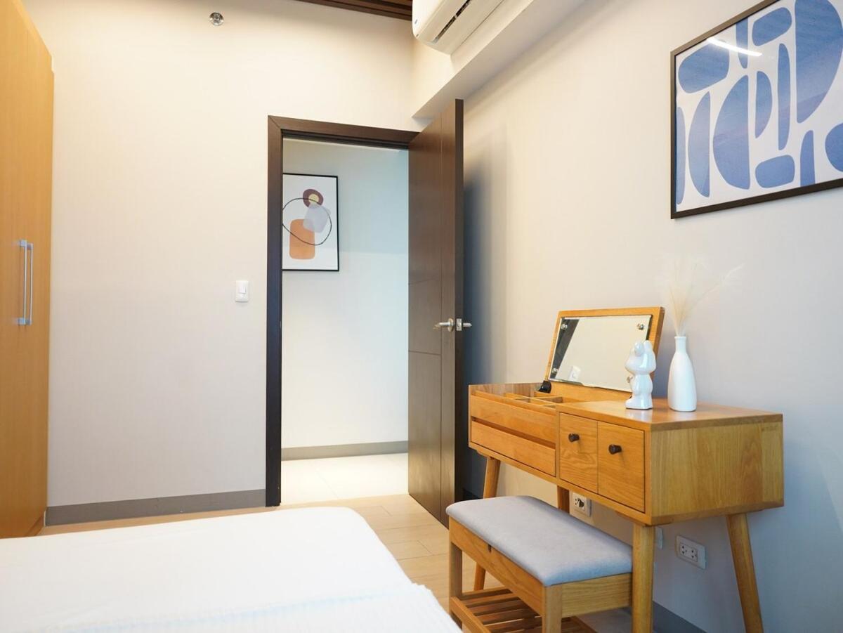Luxury 2-bedroom At Bgc Uptown
