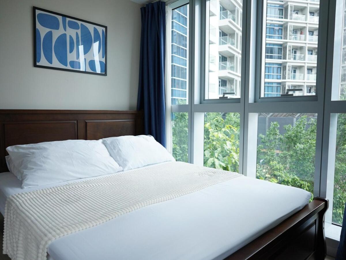 Luxury 2-bedroom At Bgc Uptown Manila
