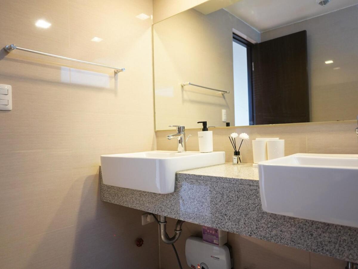 Luxury 2-bedroom At Bgc Uptown Apartment *