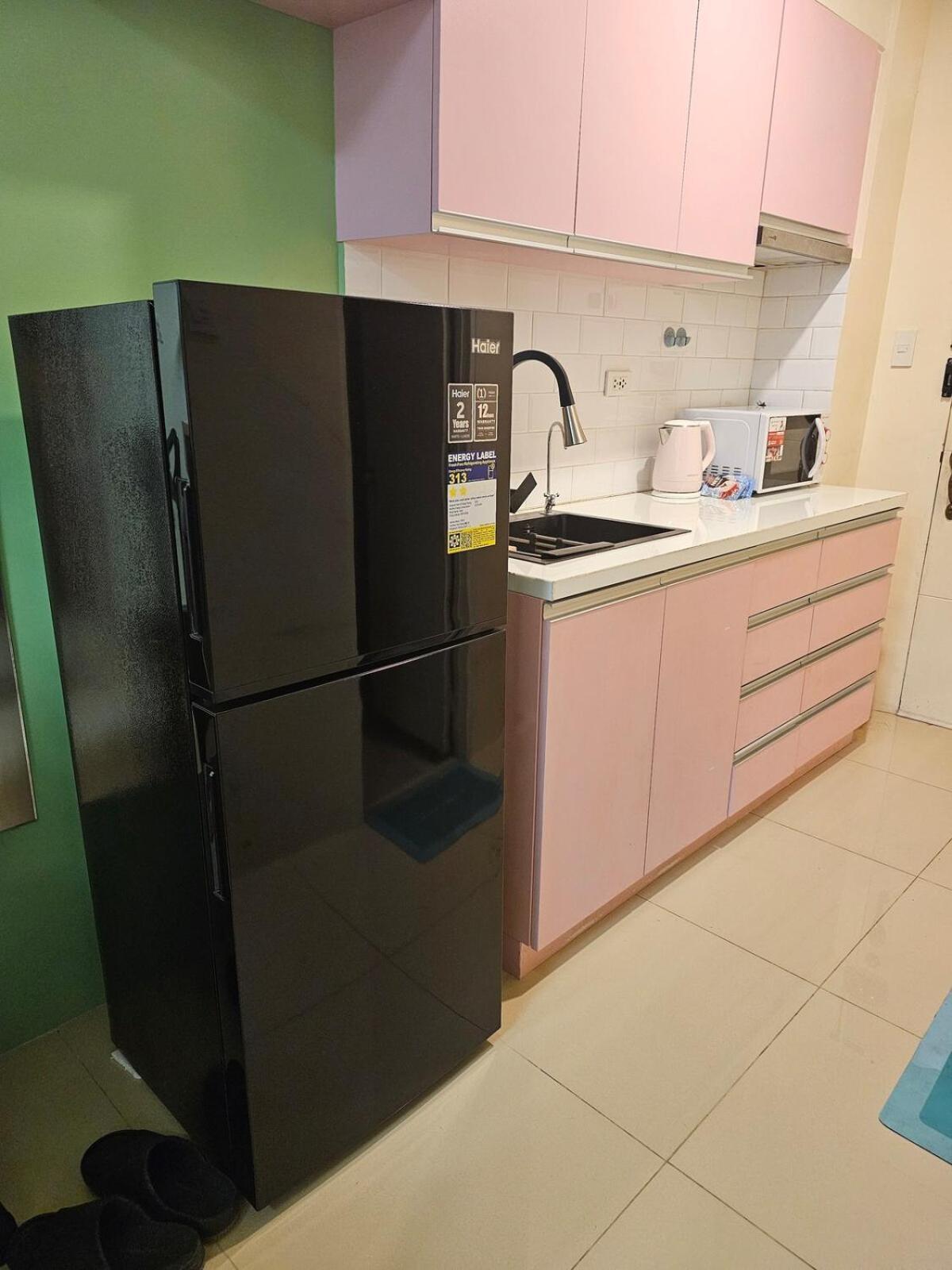 Apartment Pet Friendly In Timog With Balcony View