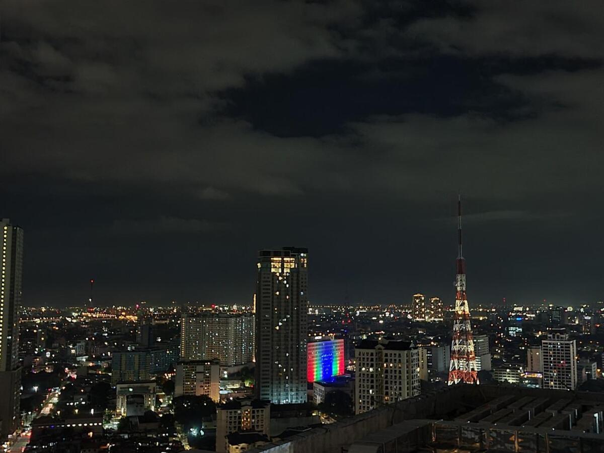Pet Friendly In Timog With Balcony View Apartment