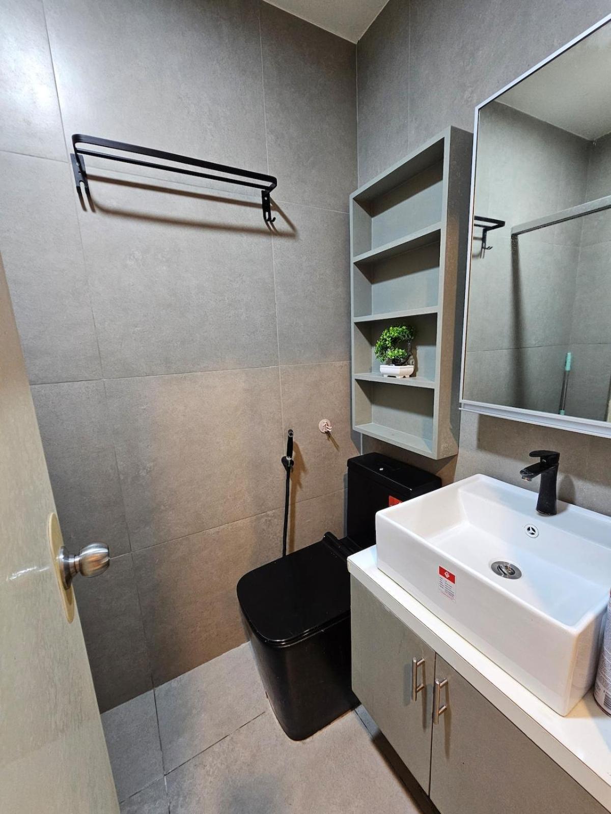 Apartment Pet Friendly In Timog With Balcony View *