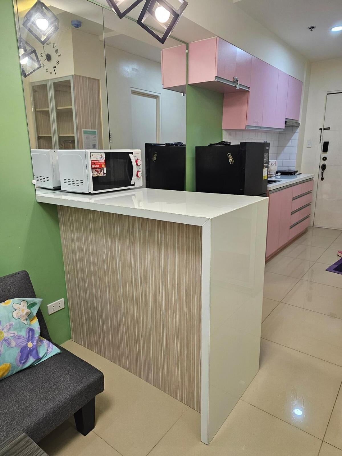Pet Friendly In Timog With Balcony View * Manila
