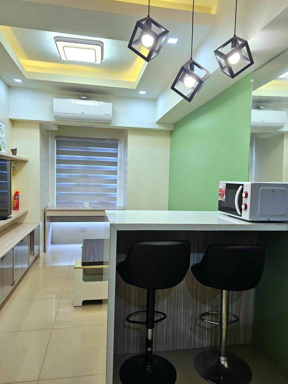 Pet Friendly In Timog With Balcony View Apartment *