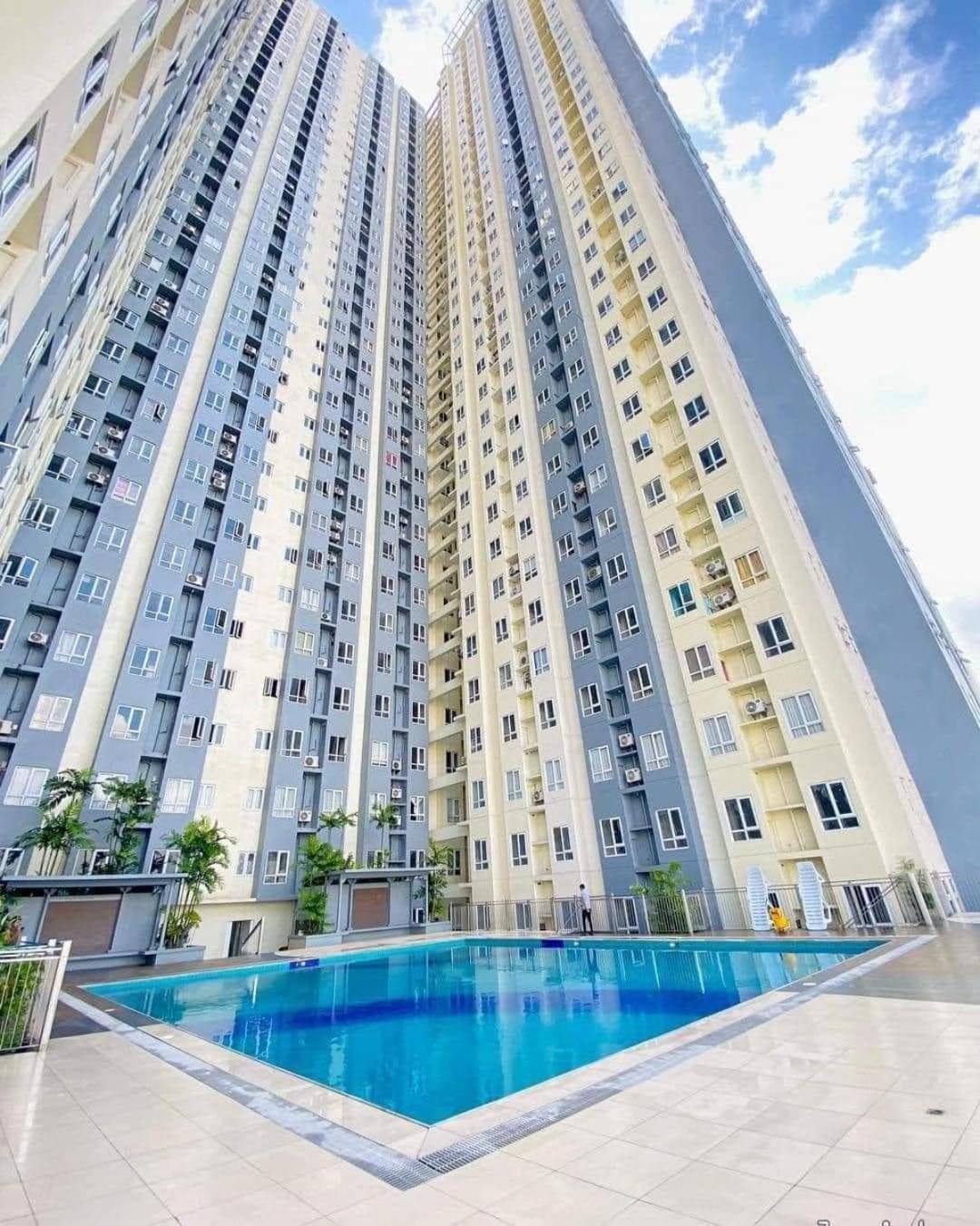Pet Friendly In Timog With Balcony View Apartment