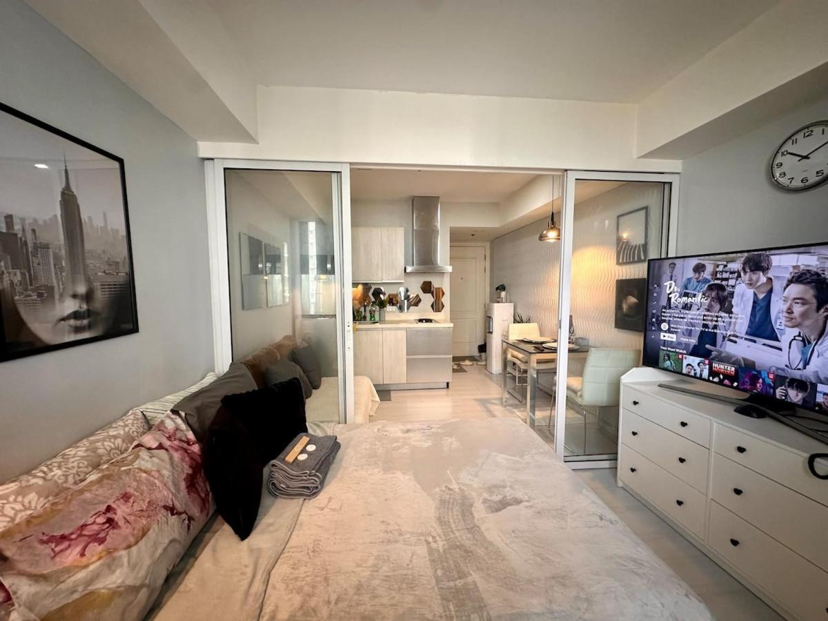 Apartment At Azure Urban With Smarttv Manila