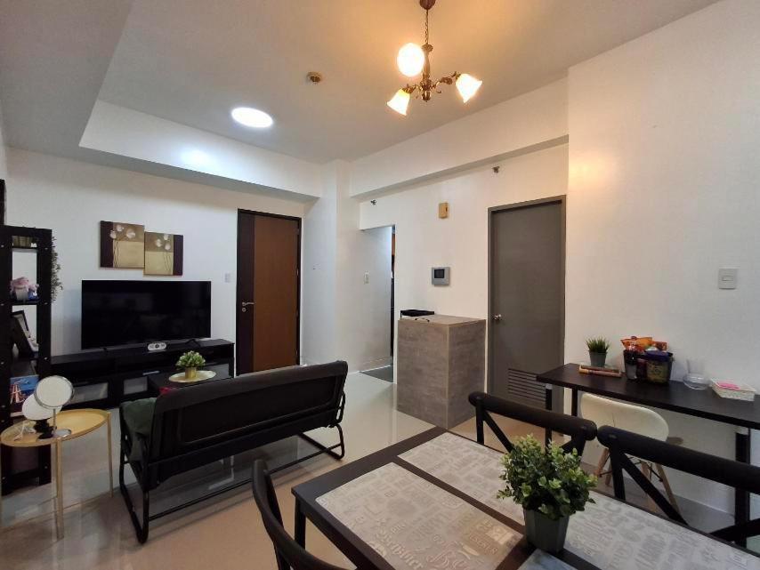 Apartment 1br Modern Bellagio Oasis Burgos Circle View Bgc *