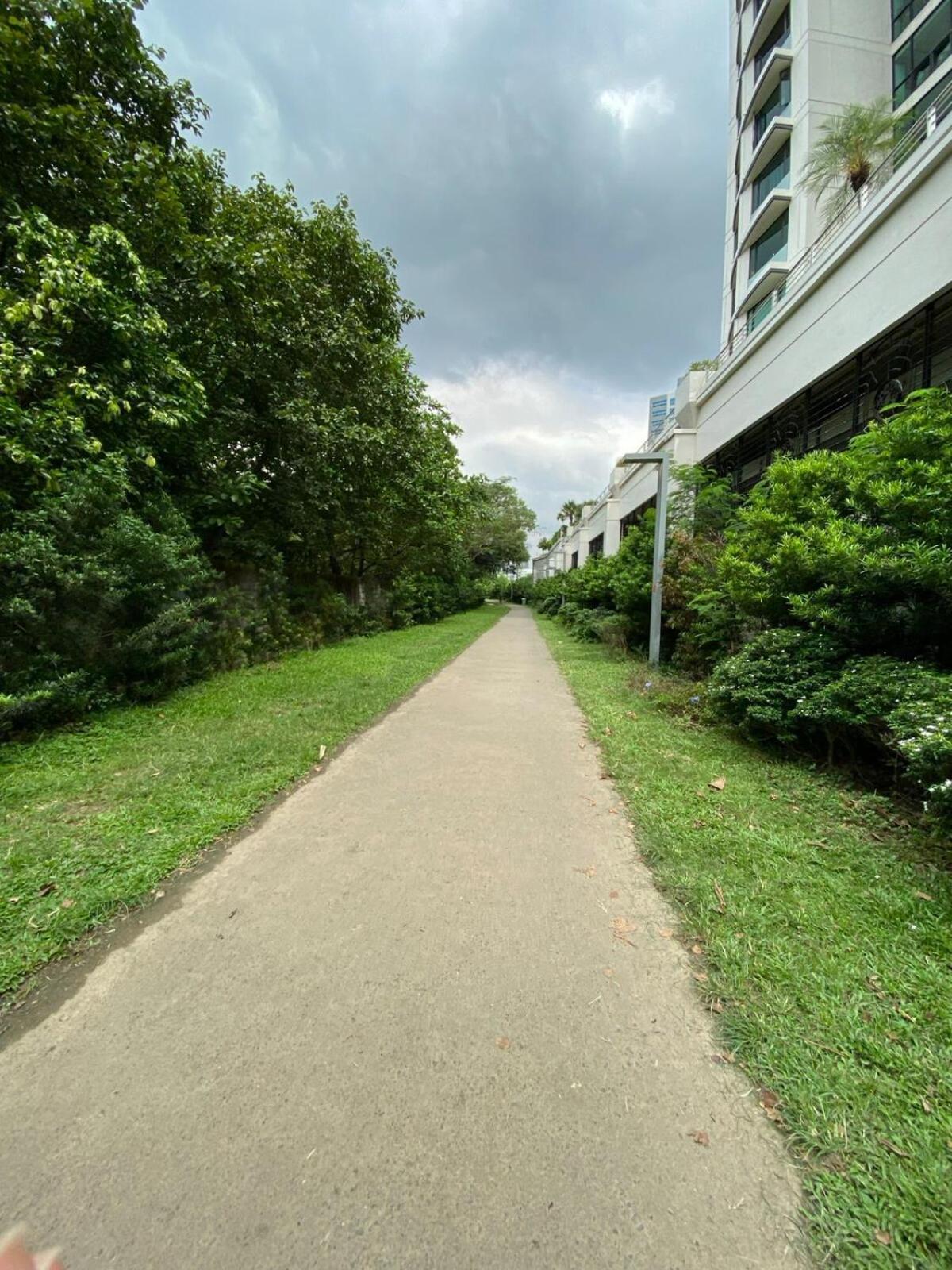 Apartment 1br Modern Bellagio Oasis Burgos Circle View Bgc Manila