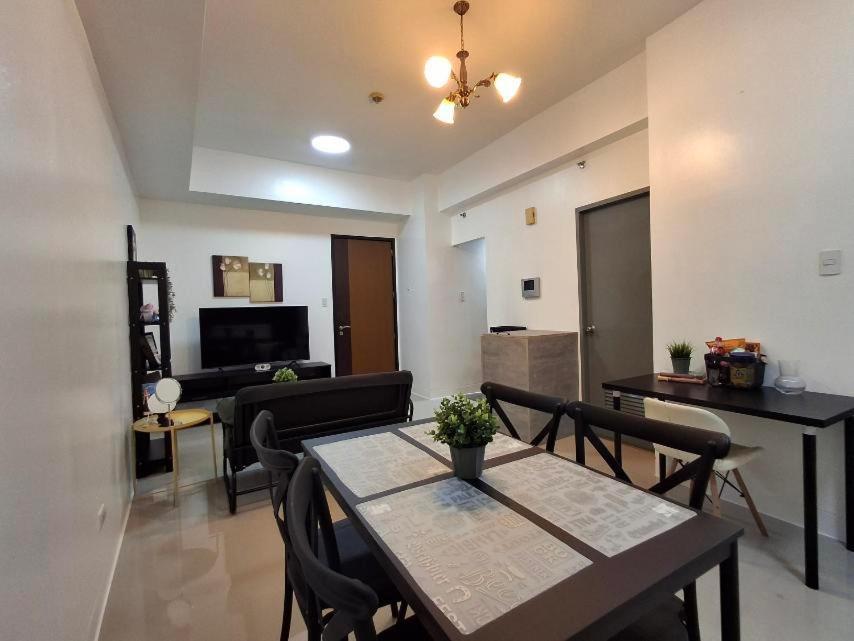 1br Modern Bellagio Oasis Burgos Circle View Bgc *