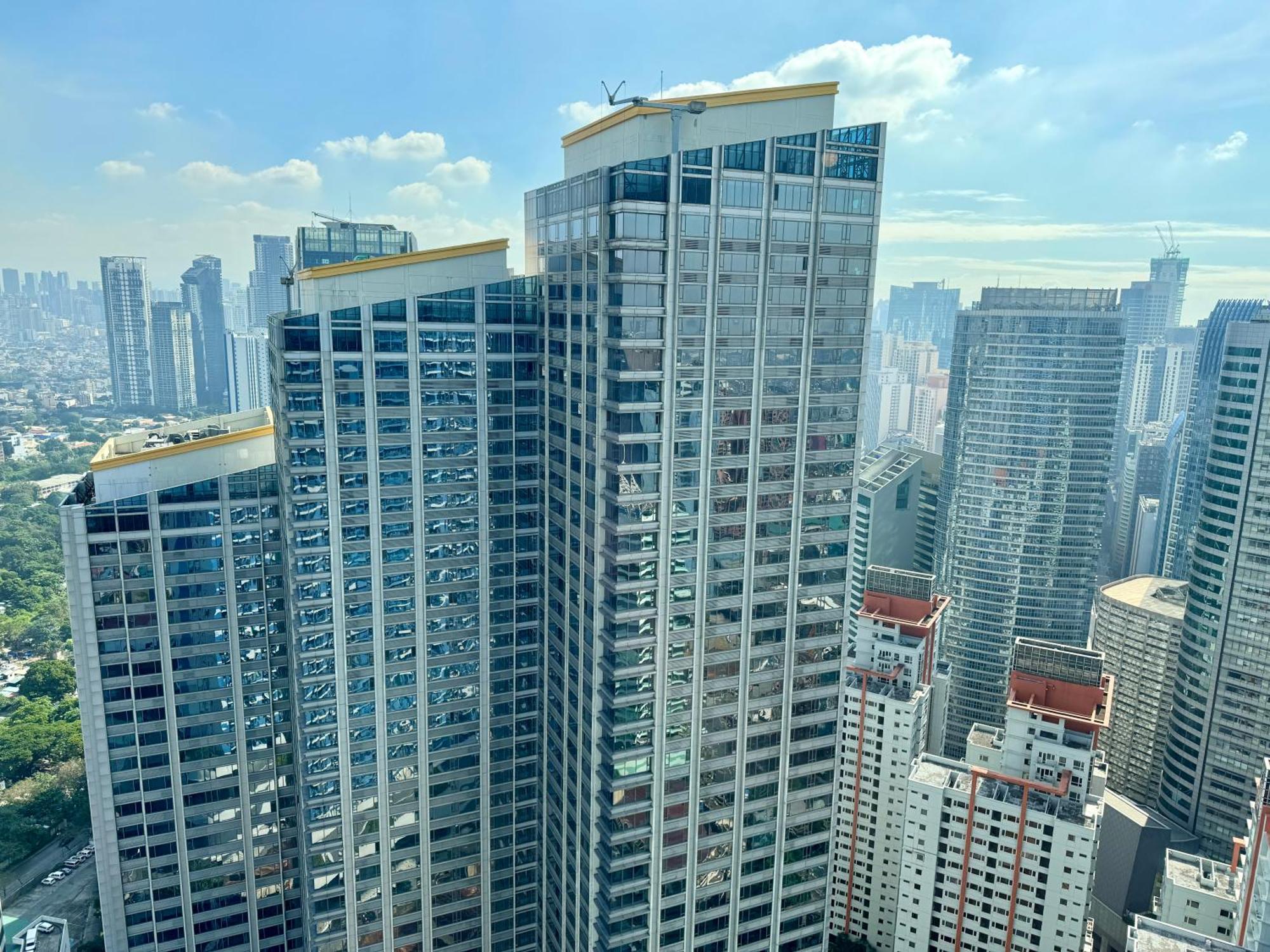 Apartment Bliss Chill Vibes Makati 5338 Netflix Swim Gym Park Superfast Net Manila