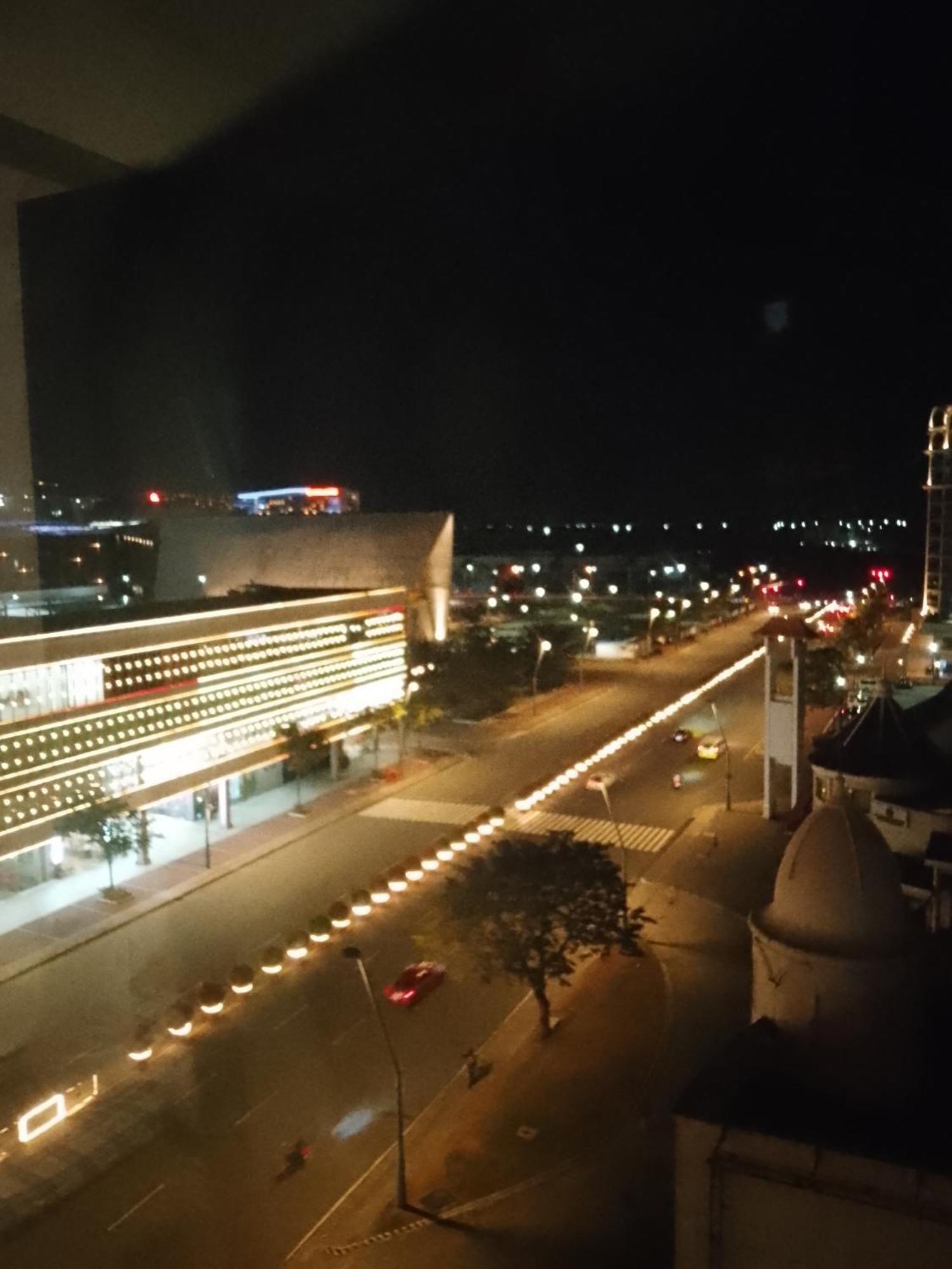 1003 Staycation At Solemare Parksuites Tower B Near Dfa, Moa, Parqual Mall, Ayala Mall & Naia Apartment