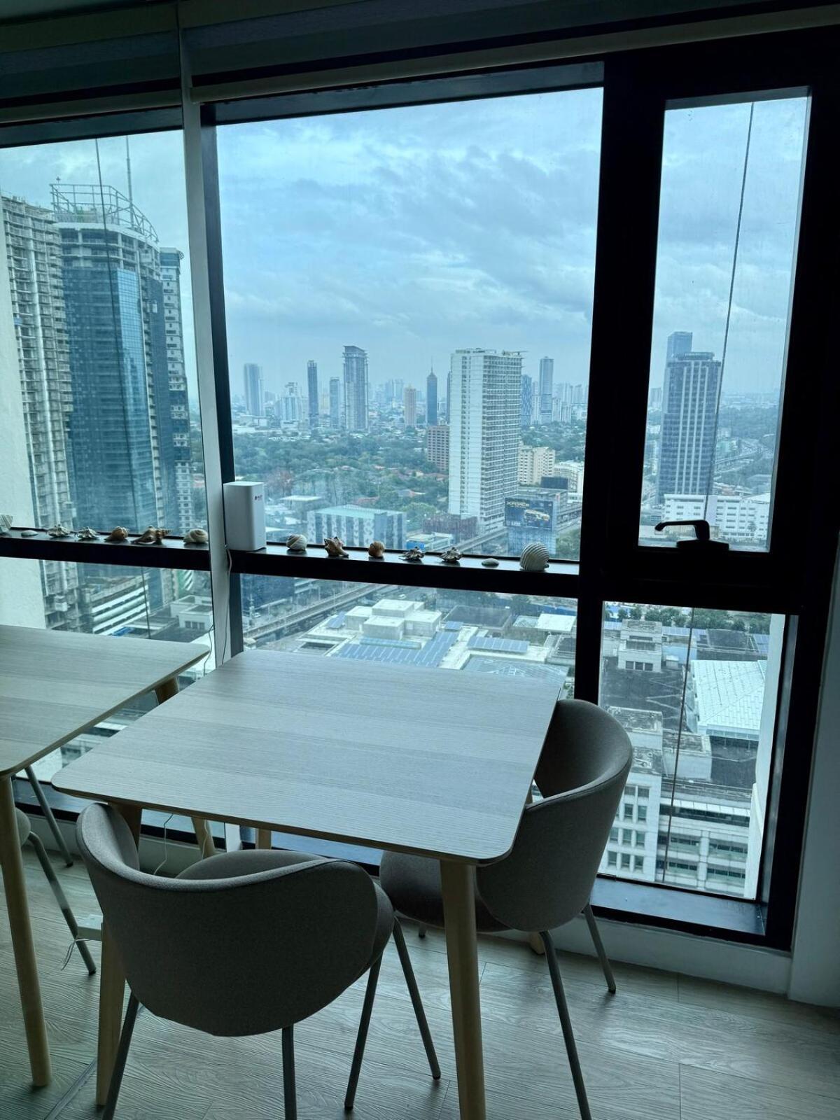 Roughly 30 Mins From Naia With View Of Greenhills Apartment *