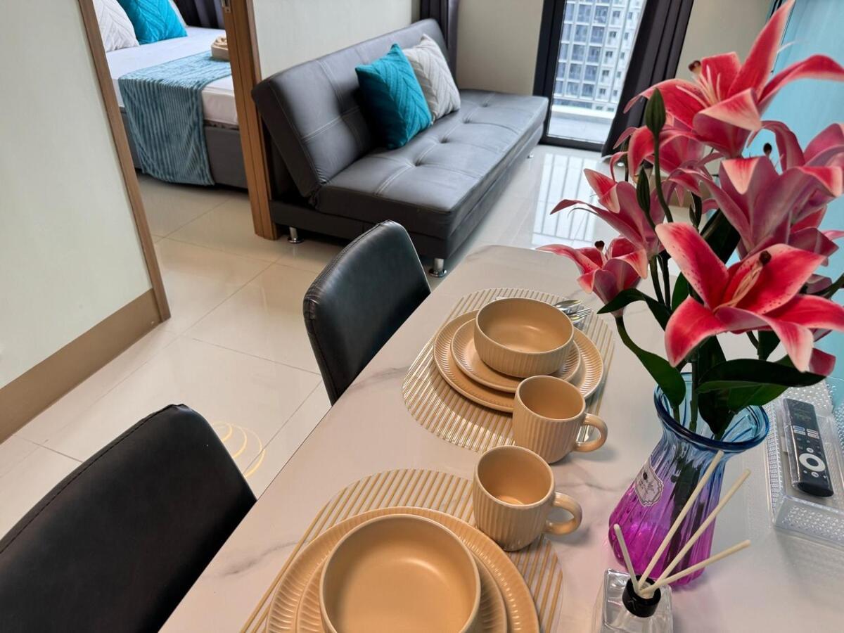 Apartment Shore 3 Residences 1659 Infront Of Sm Moa *