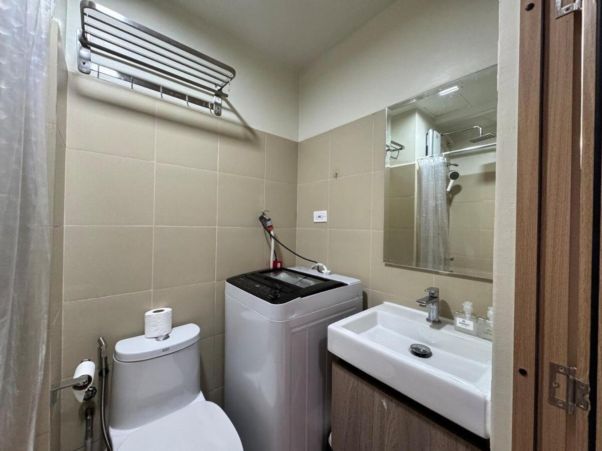 Apartment Shore 3 Residences 1659 Infront Of Sm Moa *