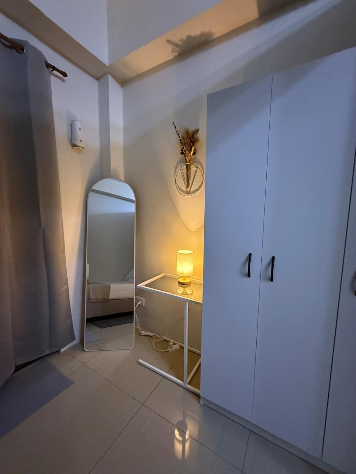 1 Bedroom With Balcony At Shore 1 Moa Pasay *