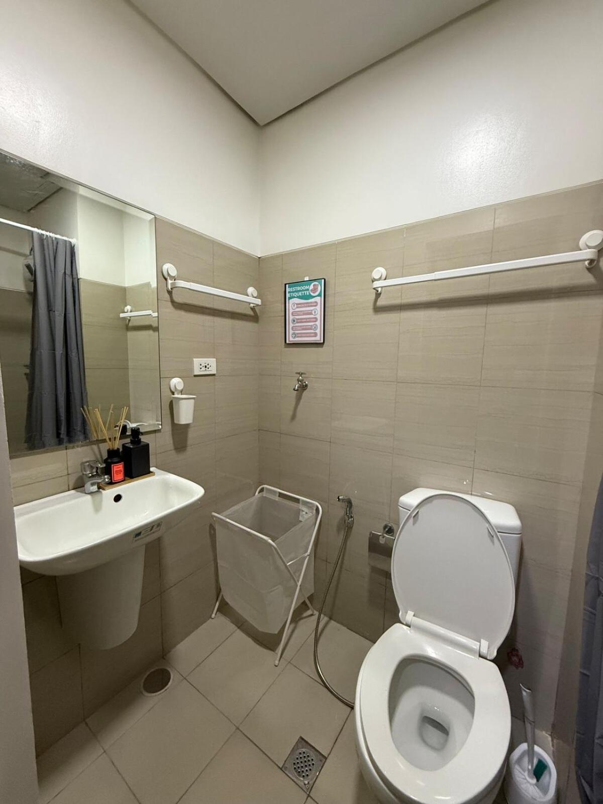 1 Bedroom With Balcony At Shore 1 Moa Pasay Apartment Manila