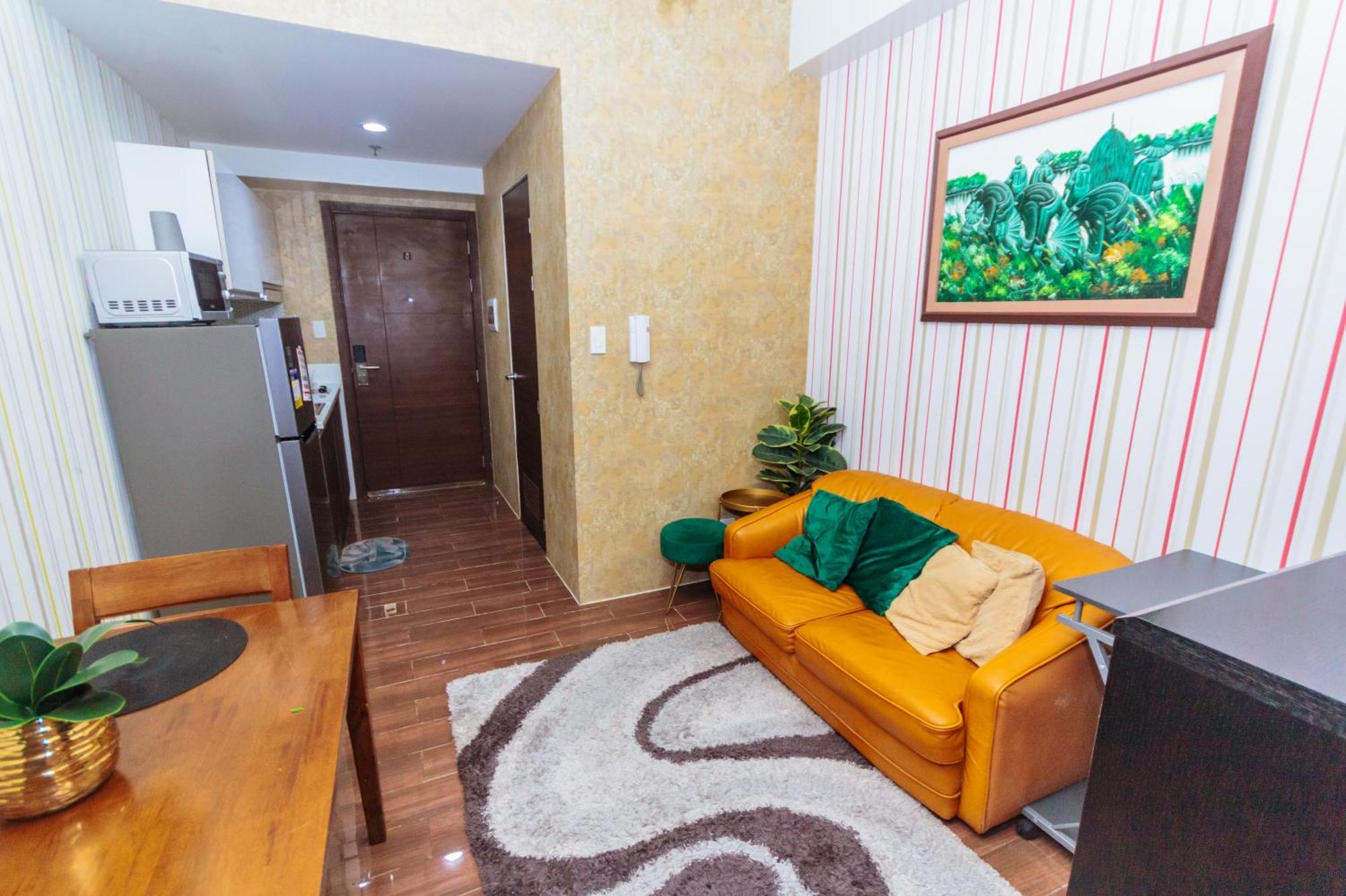 Boutique Air Retreat Relax Laugh Swim Gym Car Park 1767 *