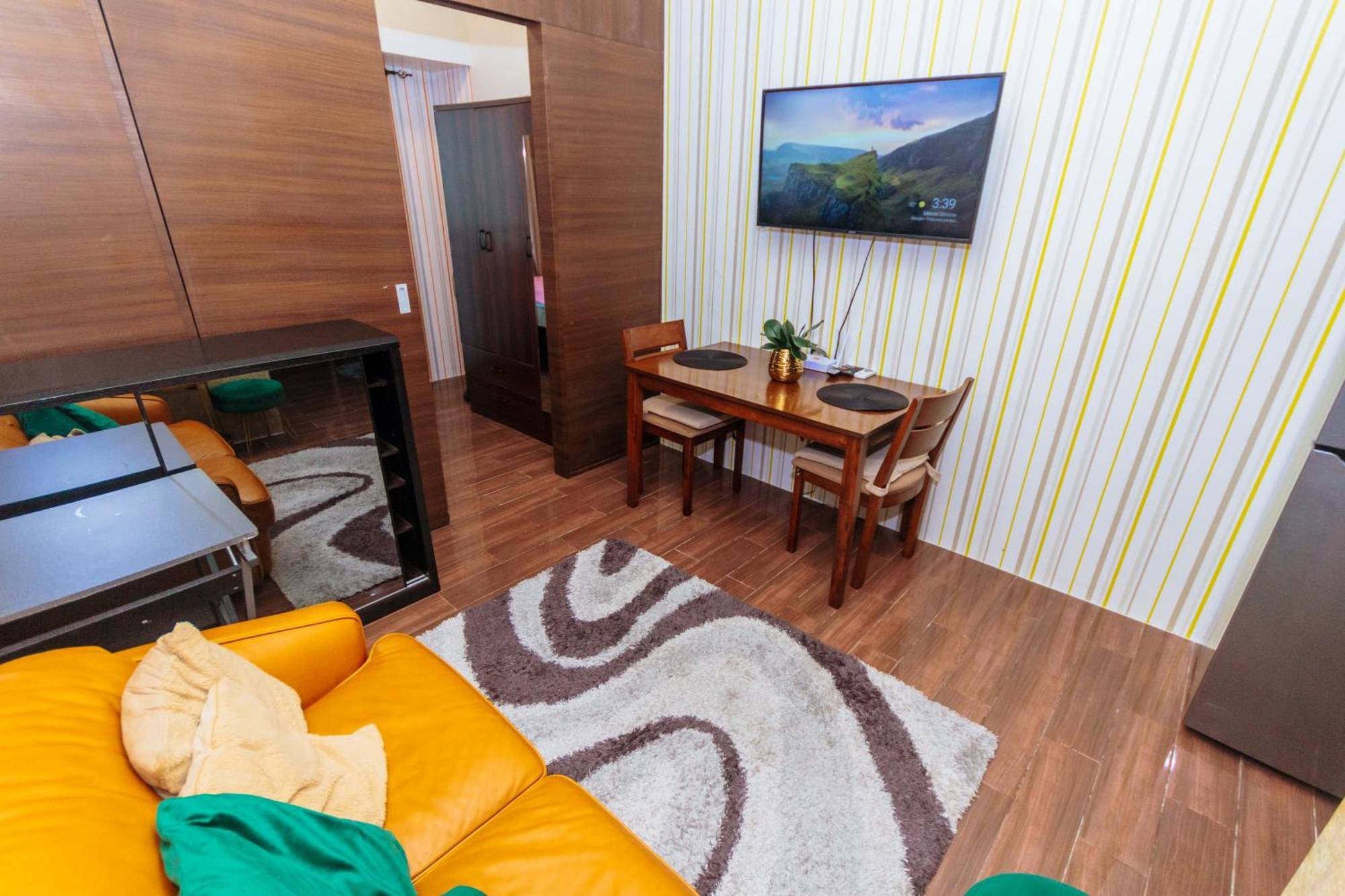 Boutique Air Retreat Relax Laugh Swim Gym Car Park 1767 *