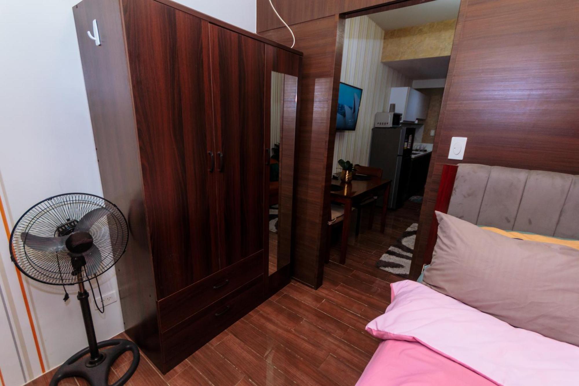 Boutique Air Retreat Relax Laugh Swim Gym Car Park 1767 Apartment Manila