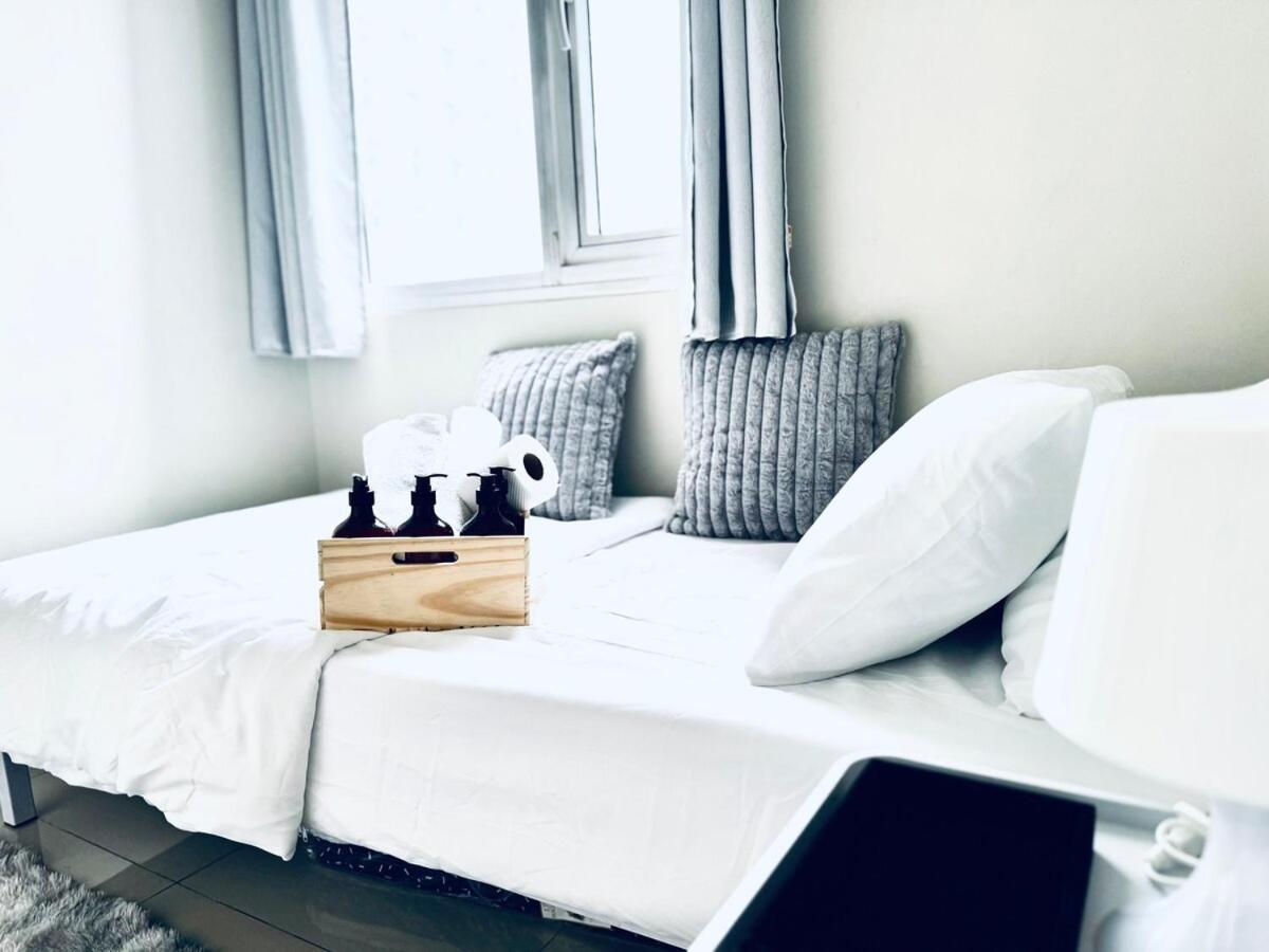 Elegant 2 Bedroom Makati Apartment *