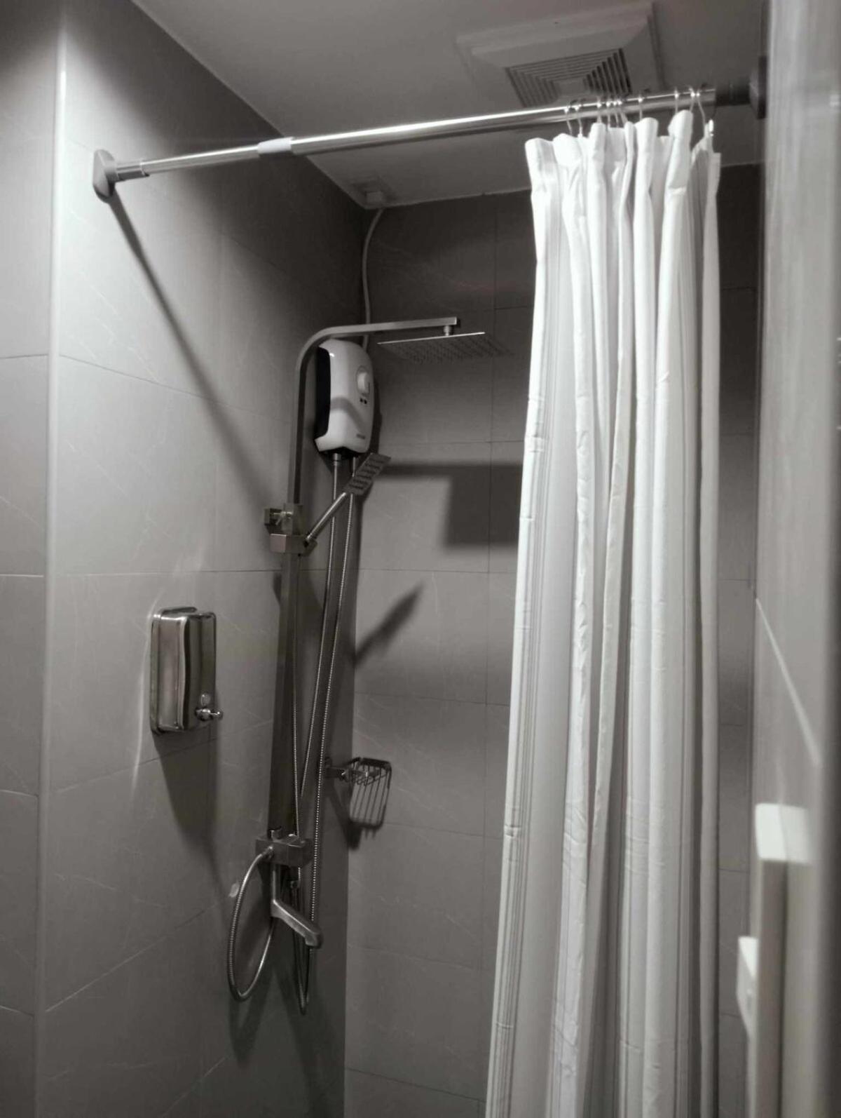 Downtown Makati Malls And Bars At Your Doorsteps Apartment Manila