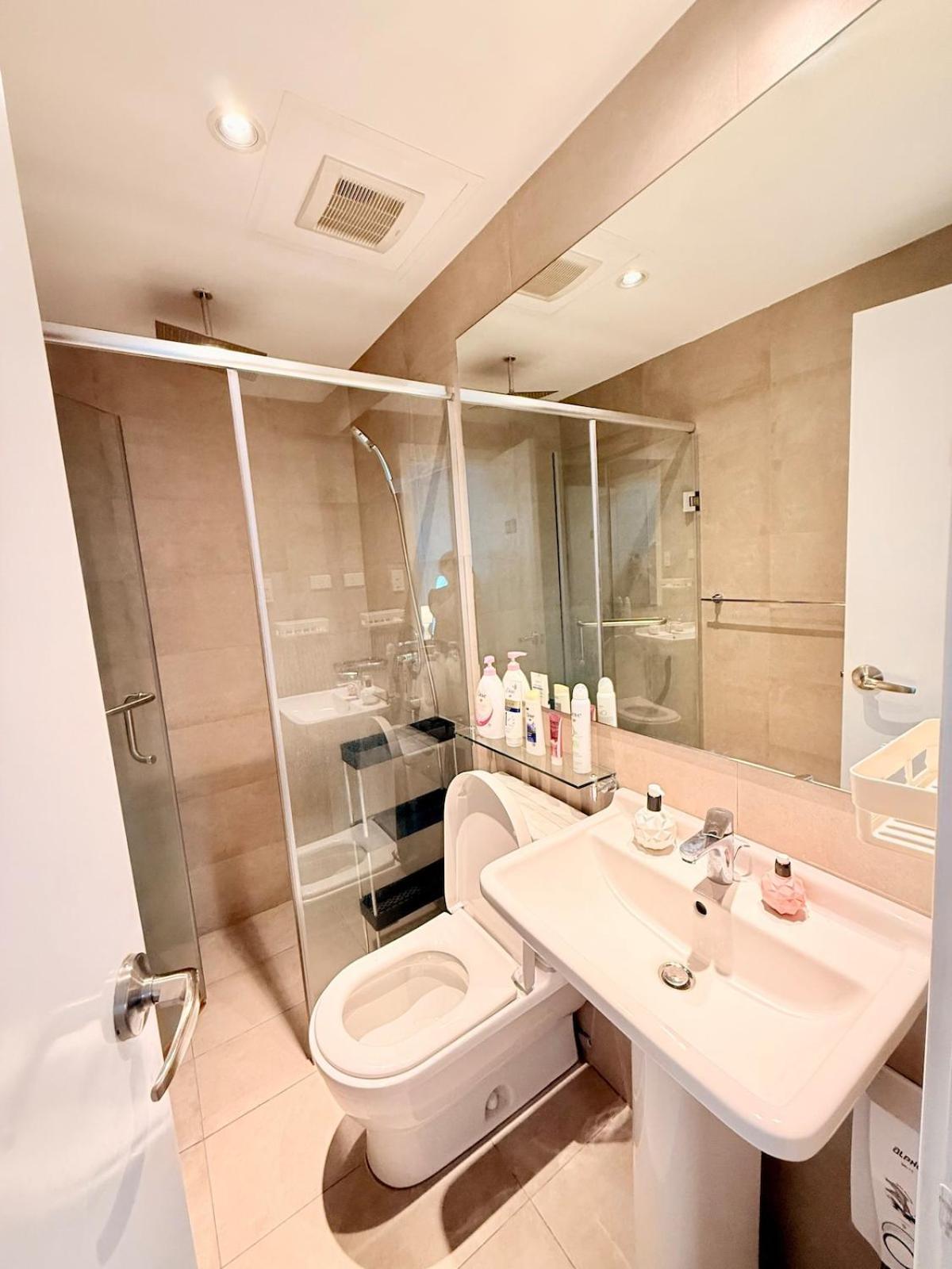 Unit Staycation Near Rockwell Mandaluyong Free Pool Access Apartment Manila