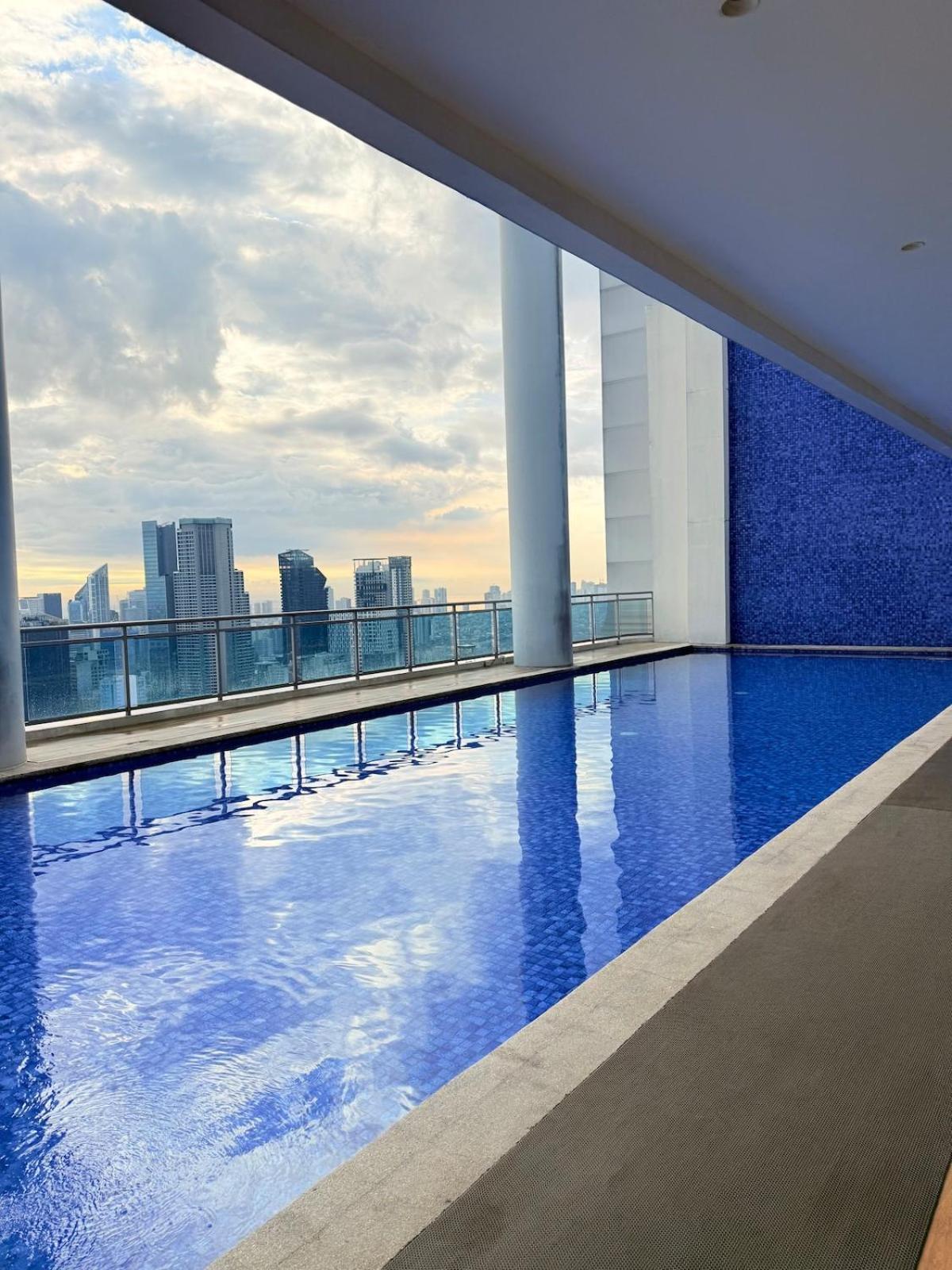 Unit Staycation Near Rockwell Mandaluyong Free Pool Access Manila