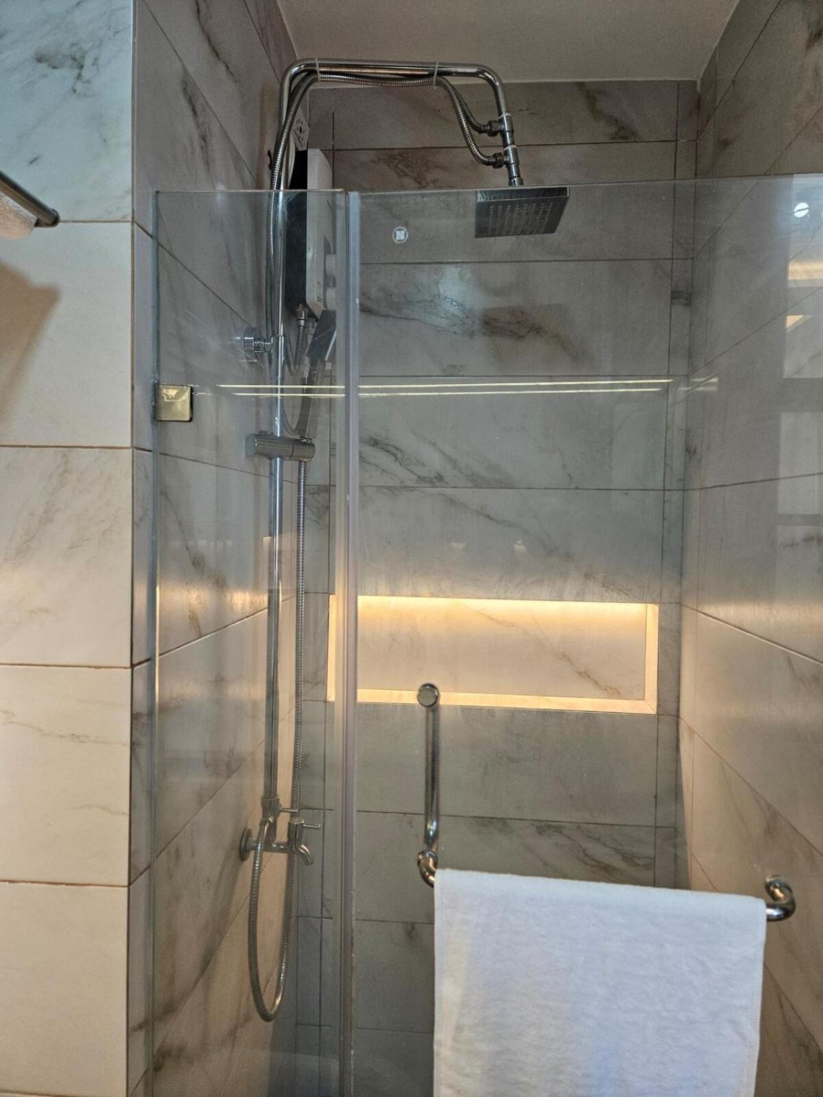 Apartment In Coast Residences, Pasay