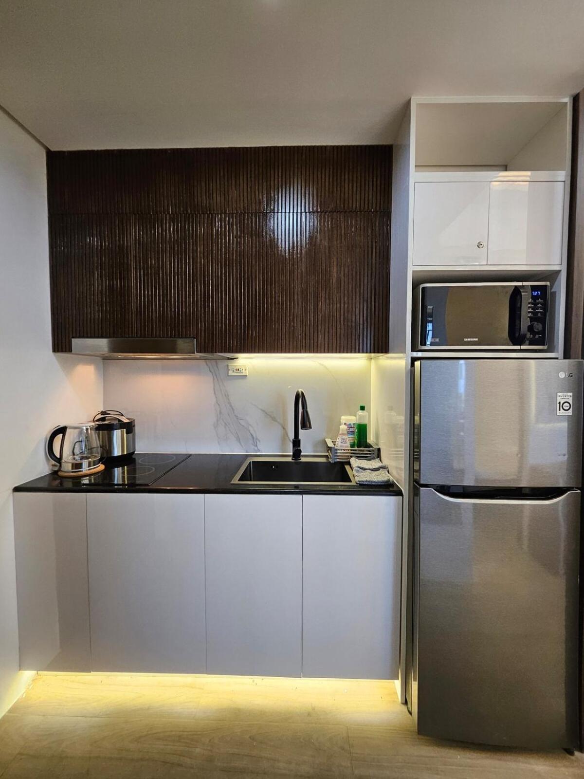 In Coast Residences, Pasay