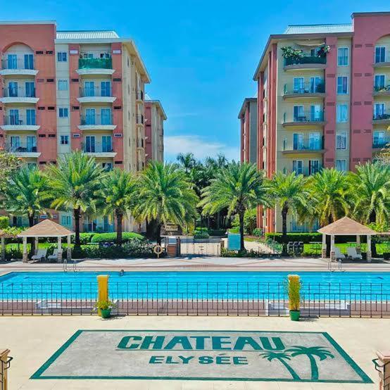 Emalyn's Chateau Paranaque Apartment