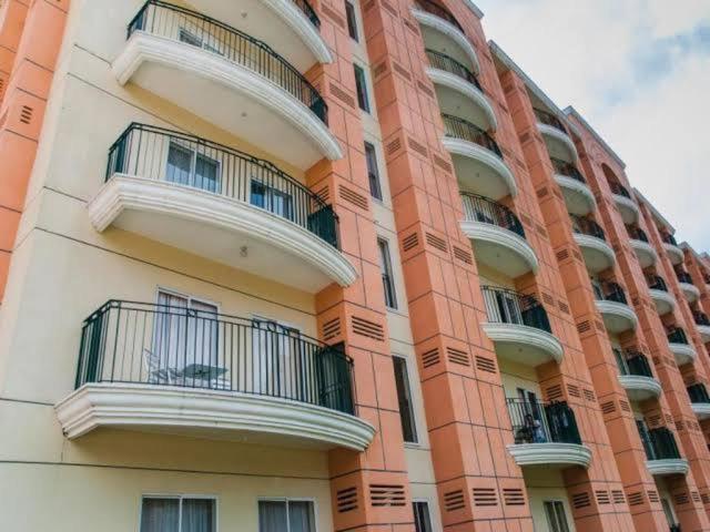 Apartment Emalyn's Chateau Paranaque