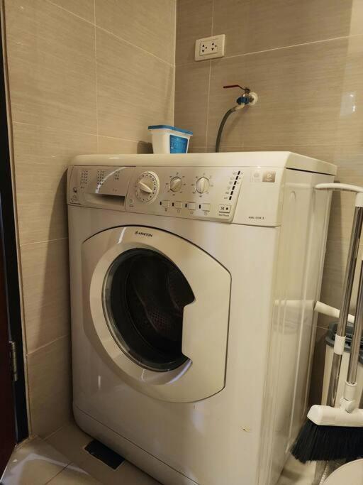 Cozy Comfy 1br W/ Mall Access Netflix Fast Wi-fi Apartment