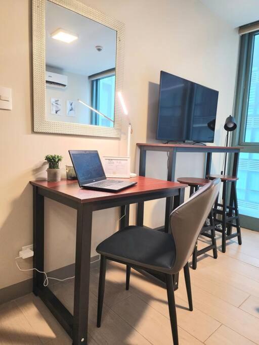 Cozy Comfy 1br W/ Mall Access Netflix Fast Wi-fi Apartment