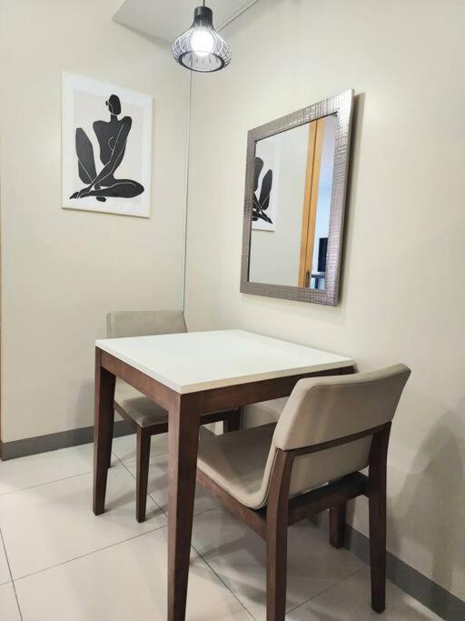 Cozy Comfy 1br W/ Mall Access Netflix Fast Wi-fi Apartment *