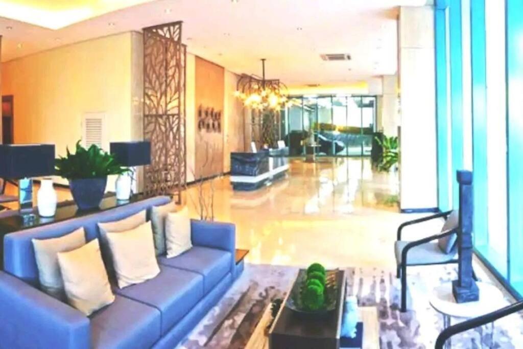 Cozy Comfy 1br W/ Mall Access Netflix Fast Wi-fi Apartment Manila