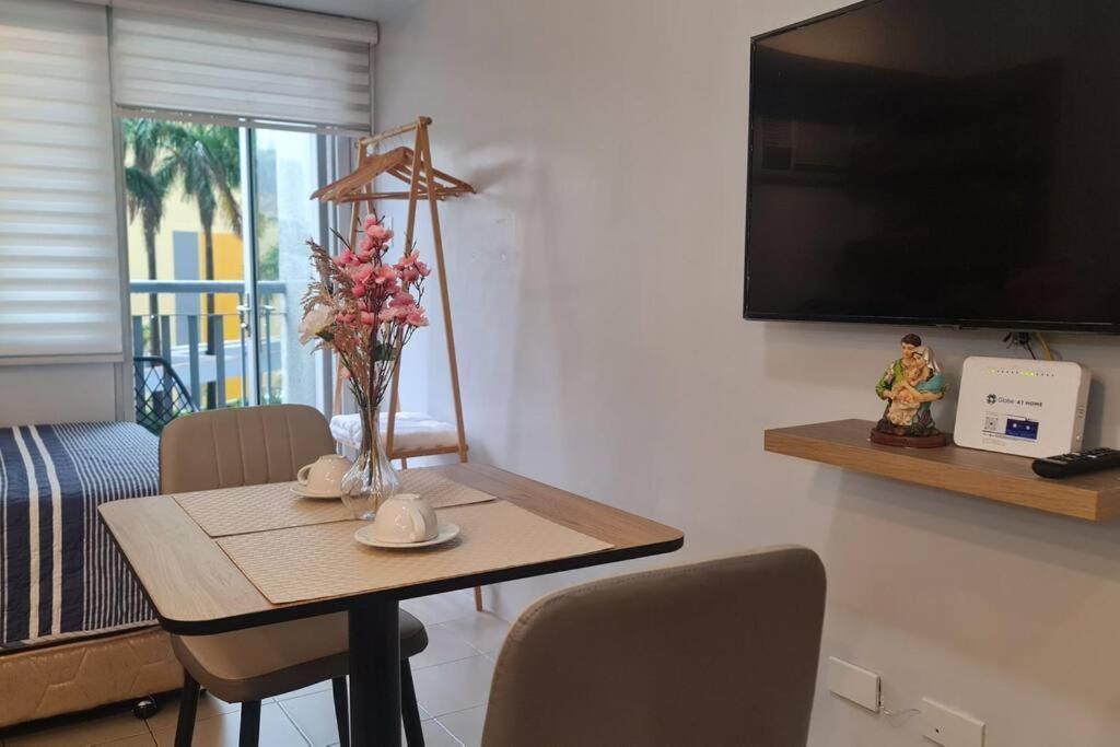 Affordable In Makati W/ Wi-fi, Netflix, Pool Manila
