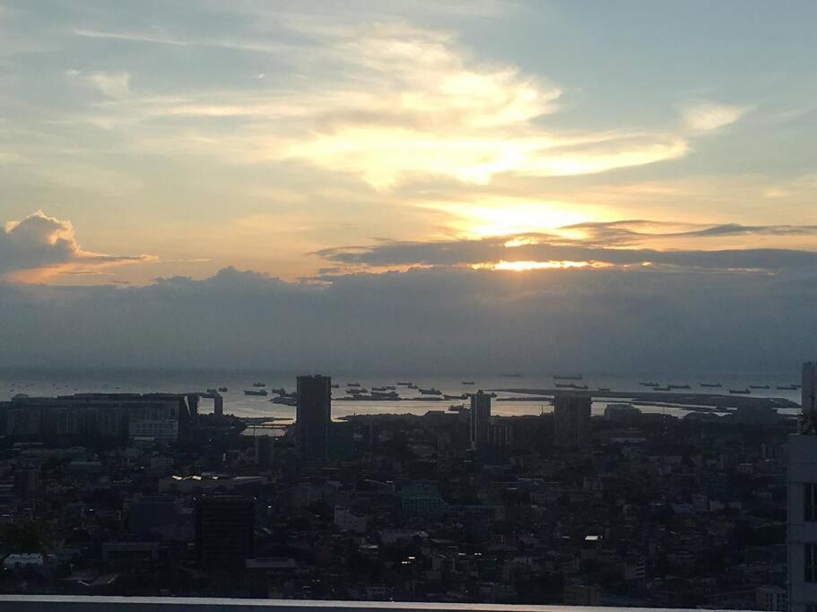 Sunset View1 - Maldives -the Beacon, Makati Apartment