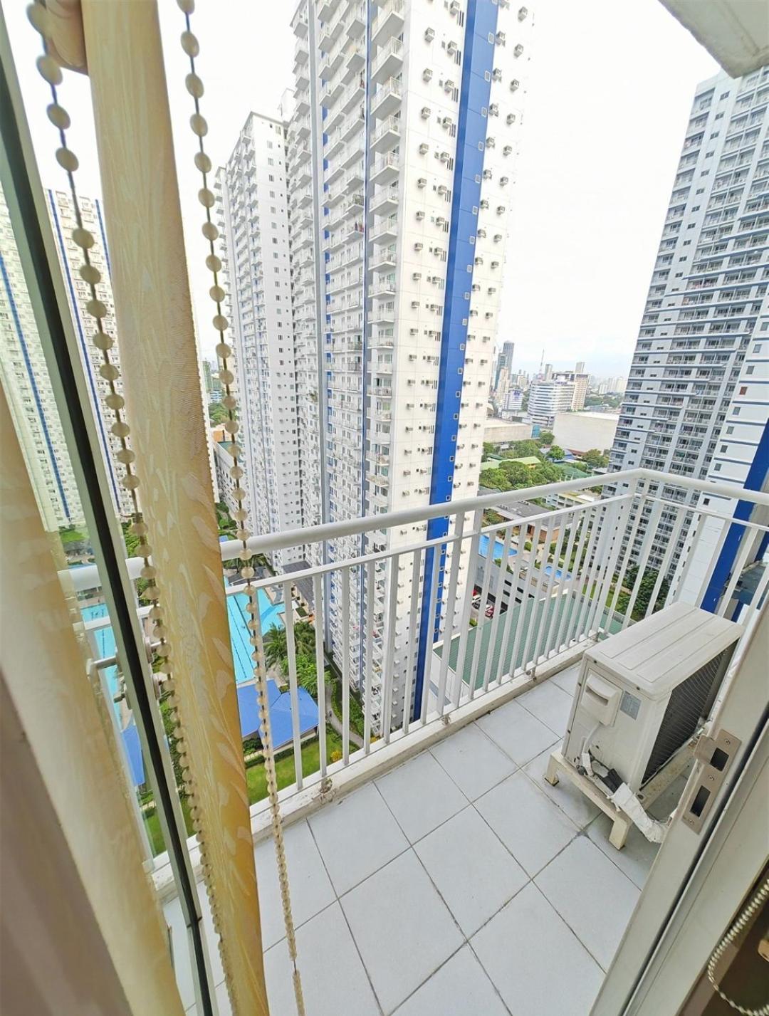 Jocelyn Staycation Apartment Manila
