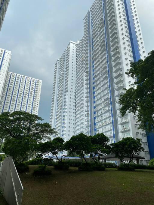 Grass Residences T3 11th Floor With Balcony * Manila