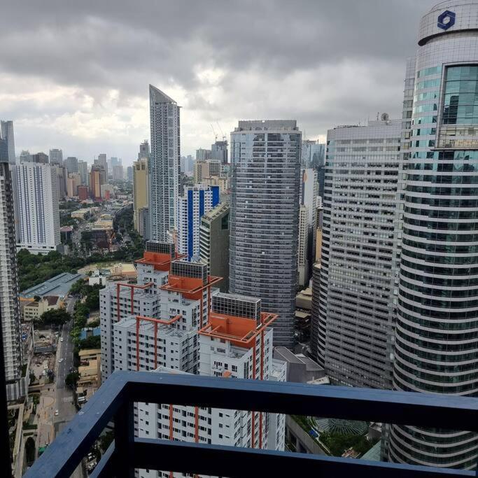 Unit 4765 Air Apartment Manila