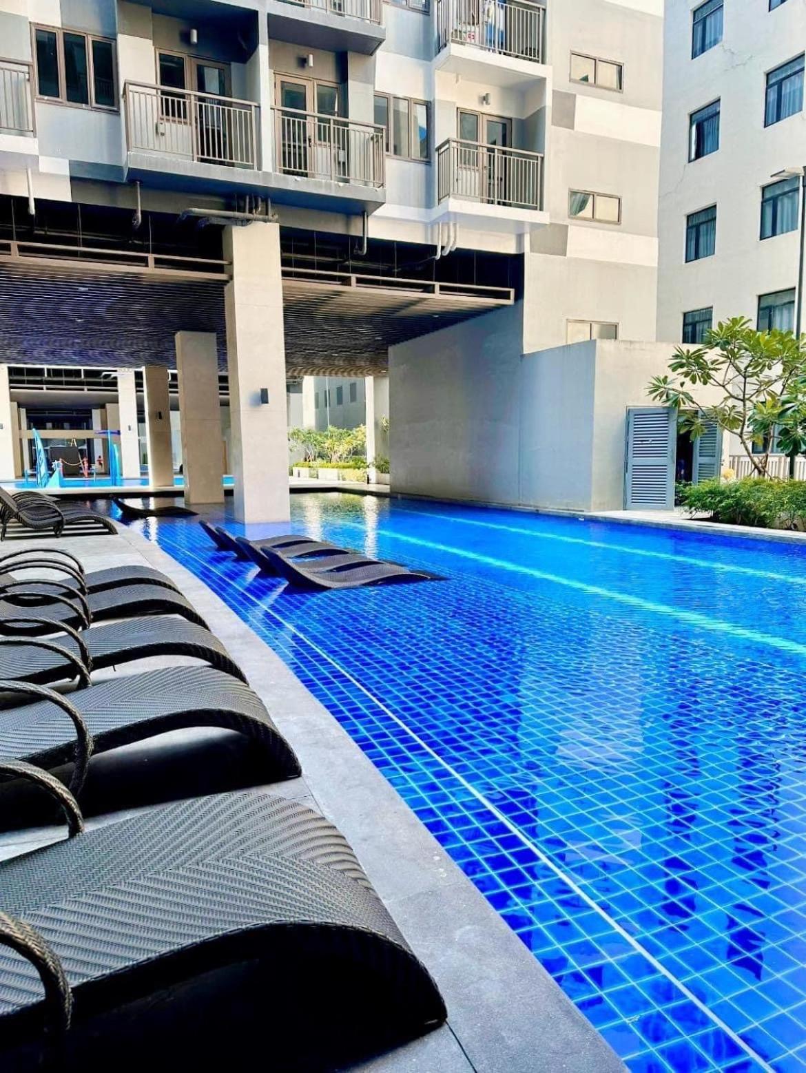 1br Staycation Near Mall Of & Airport Aparthotel